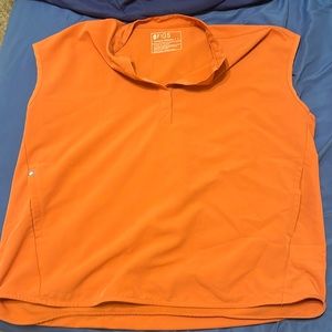 Figs Rafaela scrub top size L in color terracotta.